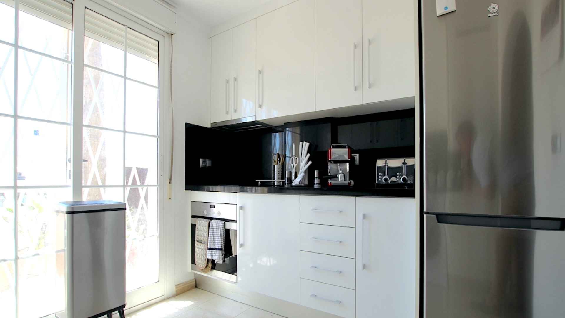 49024_fabulous_3_bed_semi_detached_property_with_use_of_a_heated_pool_020625091038_img_3285
