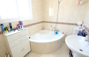49024_fabulous_3_bed_semi_detached_property_with_use_of_a_heated_pool_020625091041_img_3327