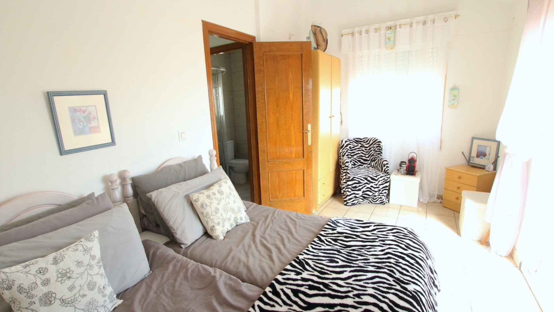 49032_wonderful_three_bedroom_end_townhouse_with_sea_views_060625140558_img_3778