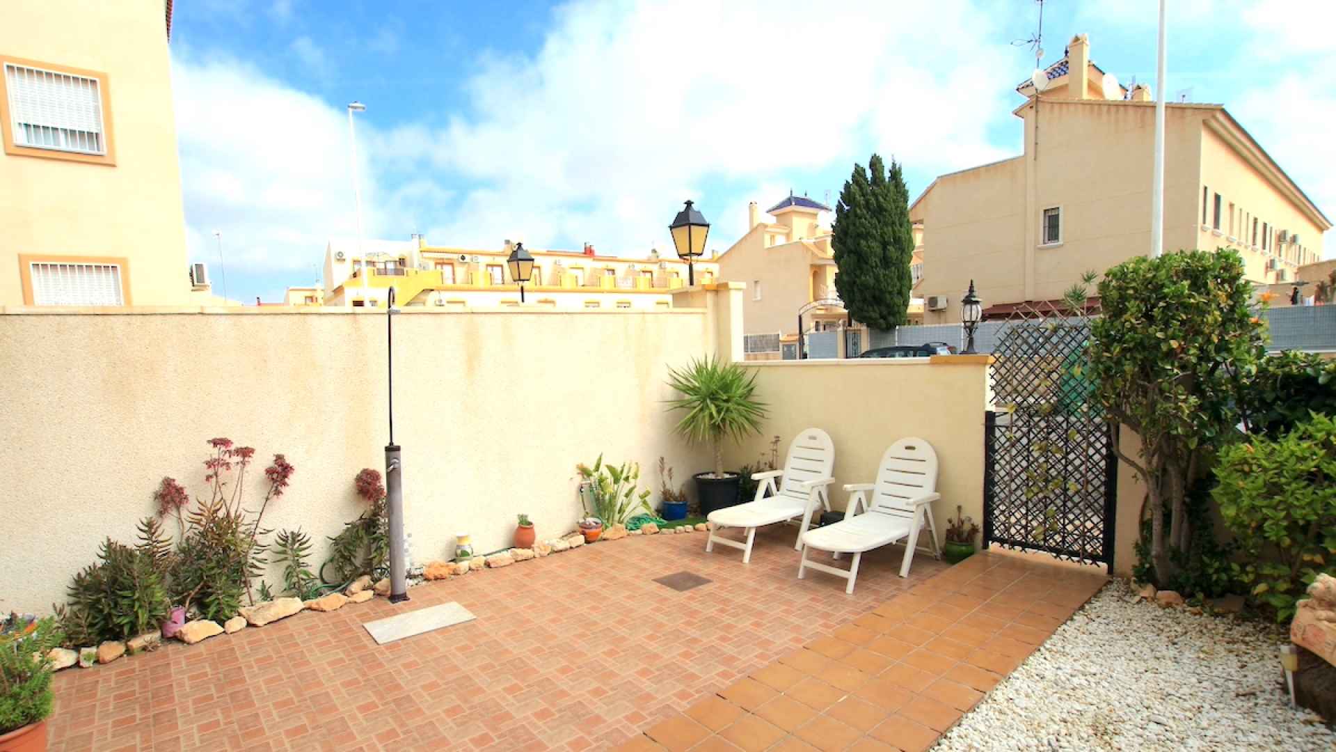 49032_wonderful_three_bedroom_end_townhouse_with_sea_views_060625140559_img_3802