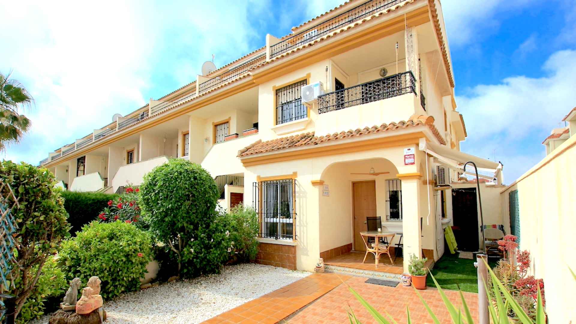 49032_wonderful_three_bedroom_end_townhouse_with_sea_views_060625140559_img_3810
