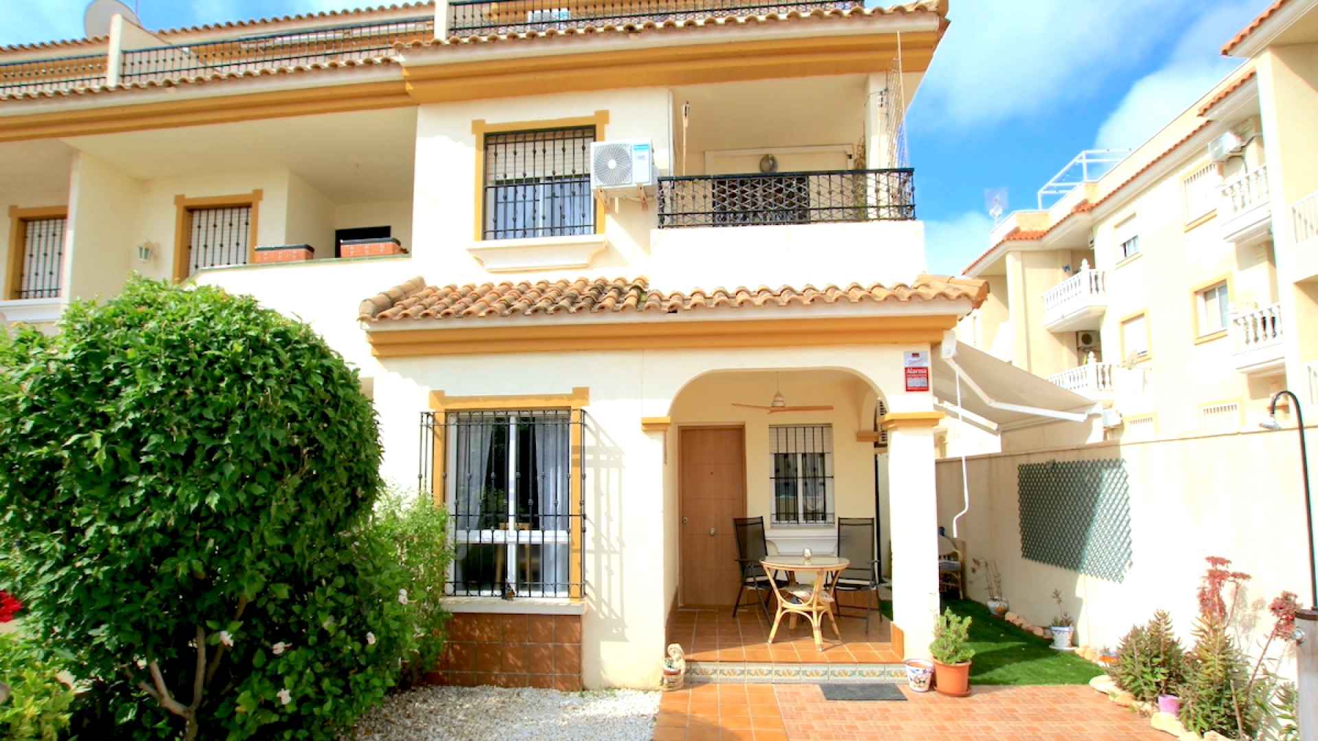49032_wonderful_three_bedroom_end_townhouse_with_sea_views_060625140600_img_3807