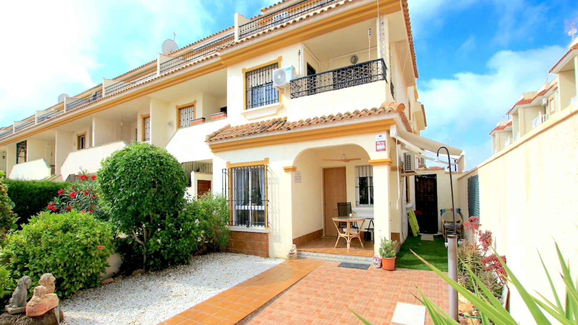 49032_wonderful_three_bedroom_end_townhouse_with_sea_views_060625140600_img_3809