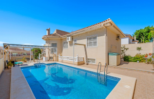 200-4172, Five Bedroom Detached Villa In Benimar.