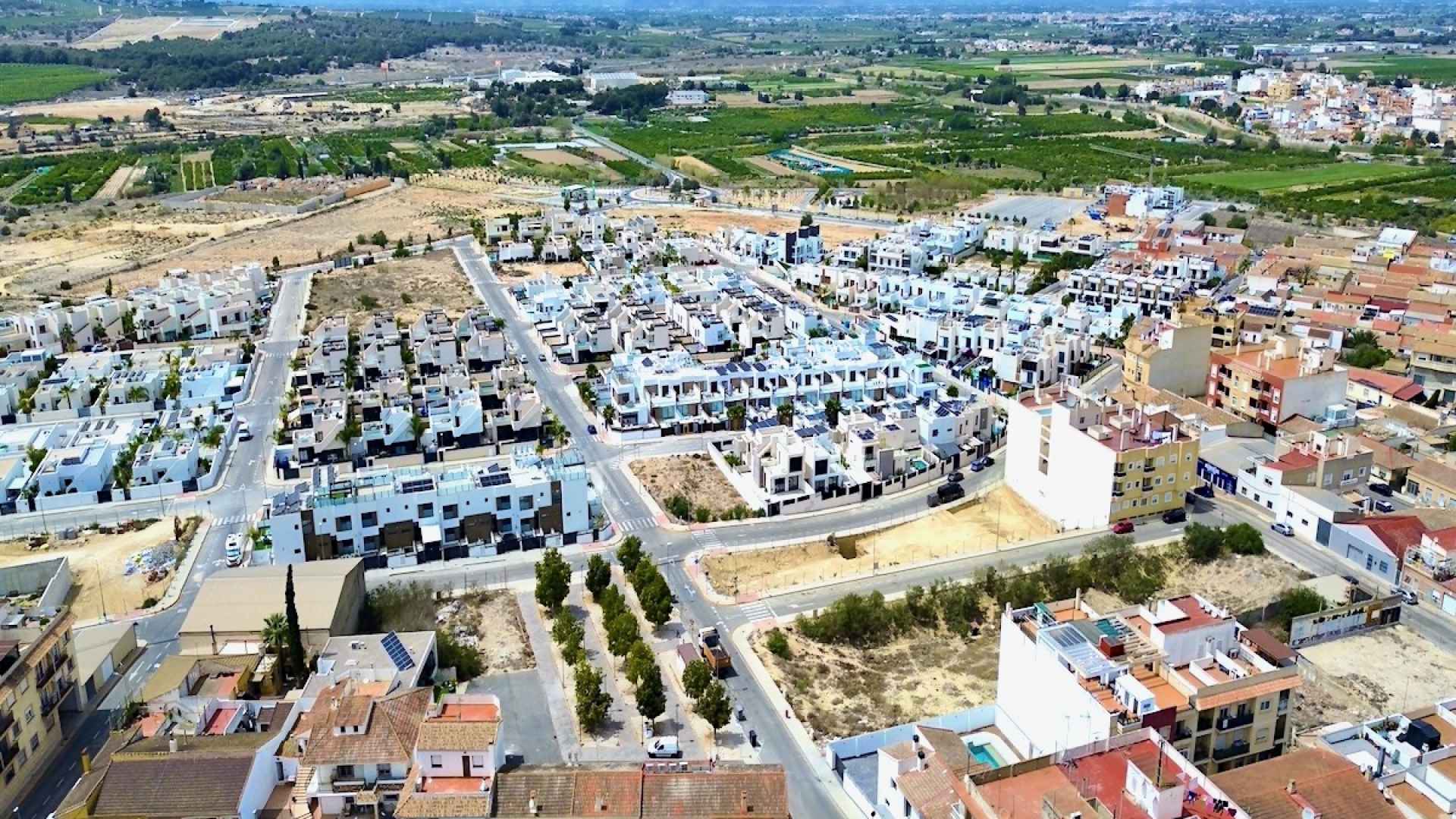 49043_spacious_2_bed_top_floor_apartment_benijofar_high_street_110625164841_48436_spacious_2_bed_top_floor_apartment_benijofar_high_street_260424150727_dji_0134
