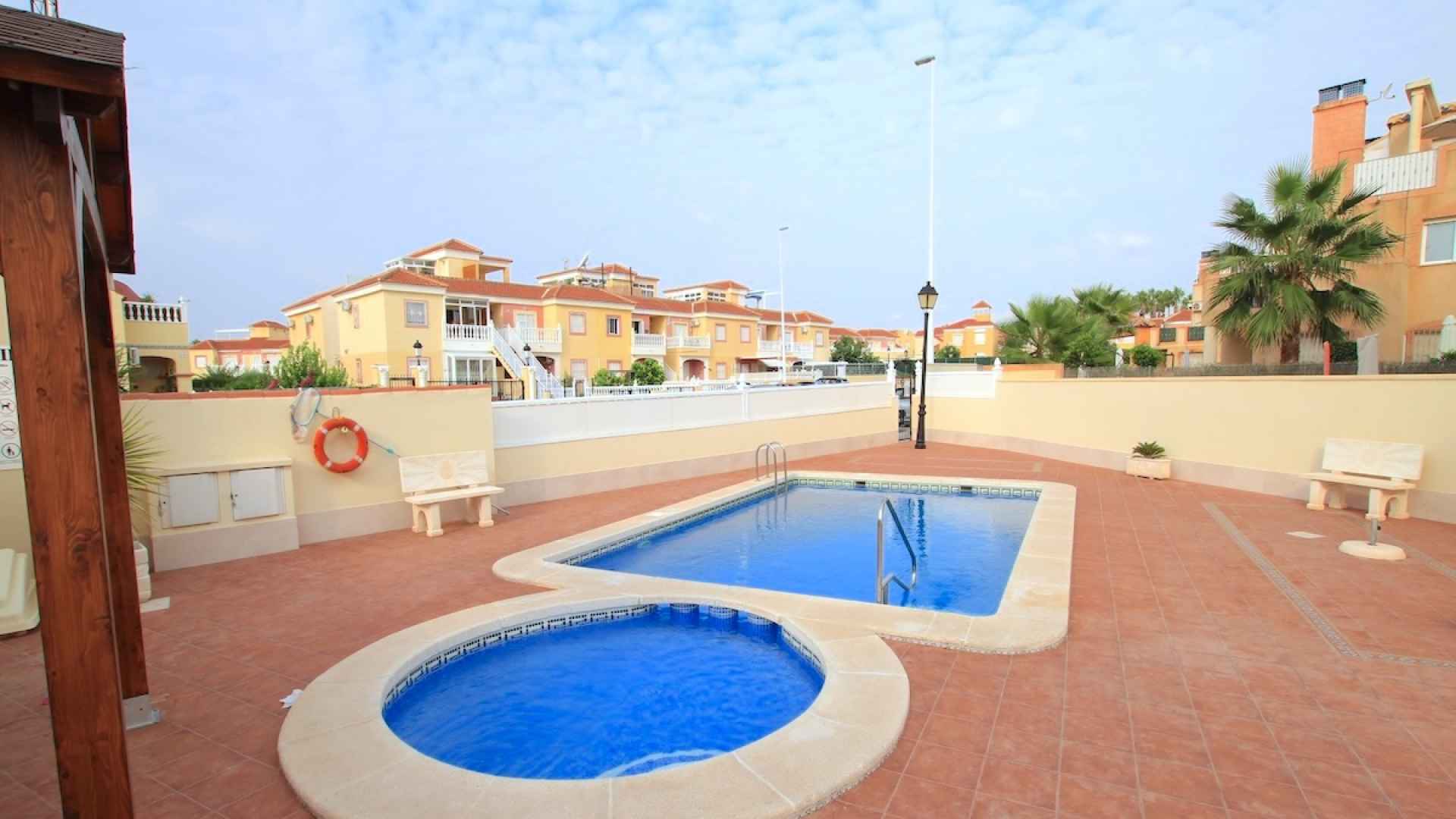 49112_wonderful_2_bed_ground_floor_apartment_with_great_outdoor_space_190825115248_img_5719