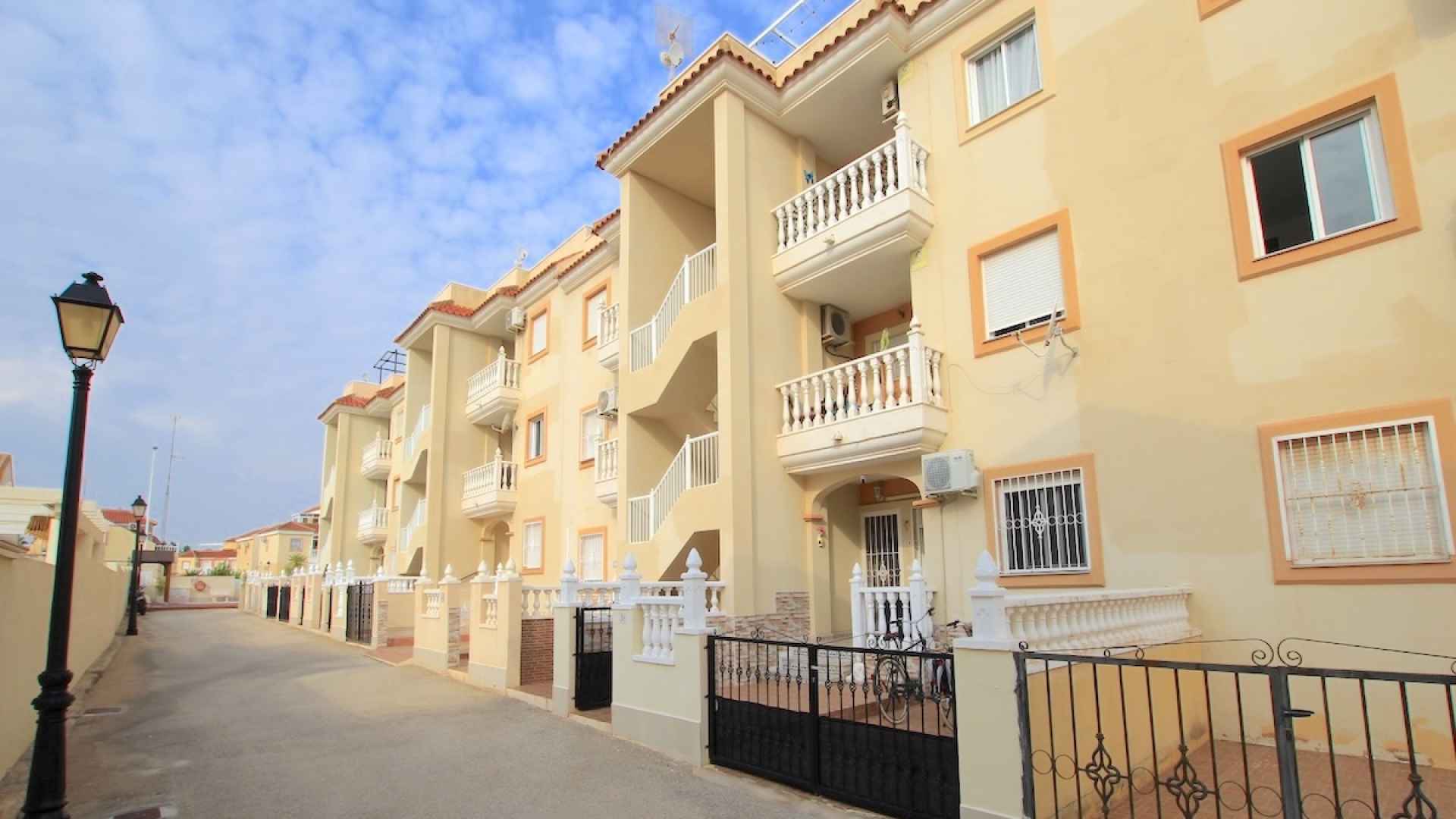 49112_wonderful_2_bed_ground_floor_apartment_with_great_outdoor_space_190825115248_img_5726