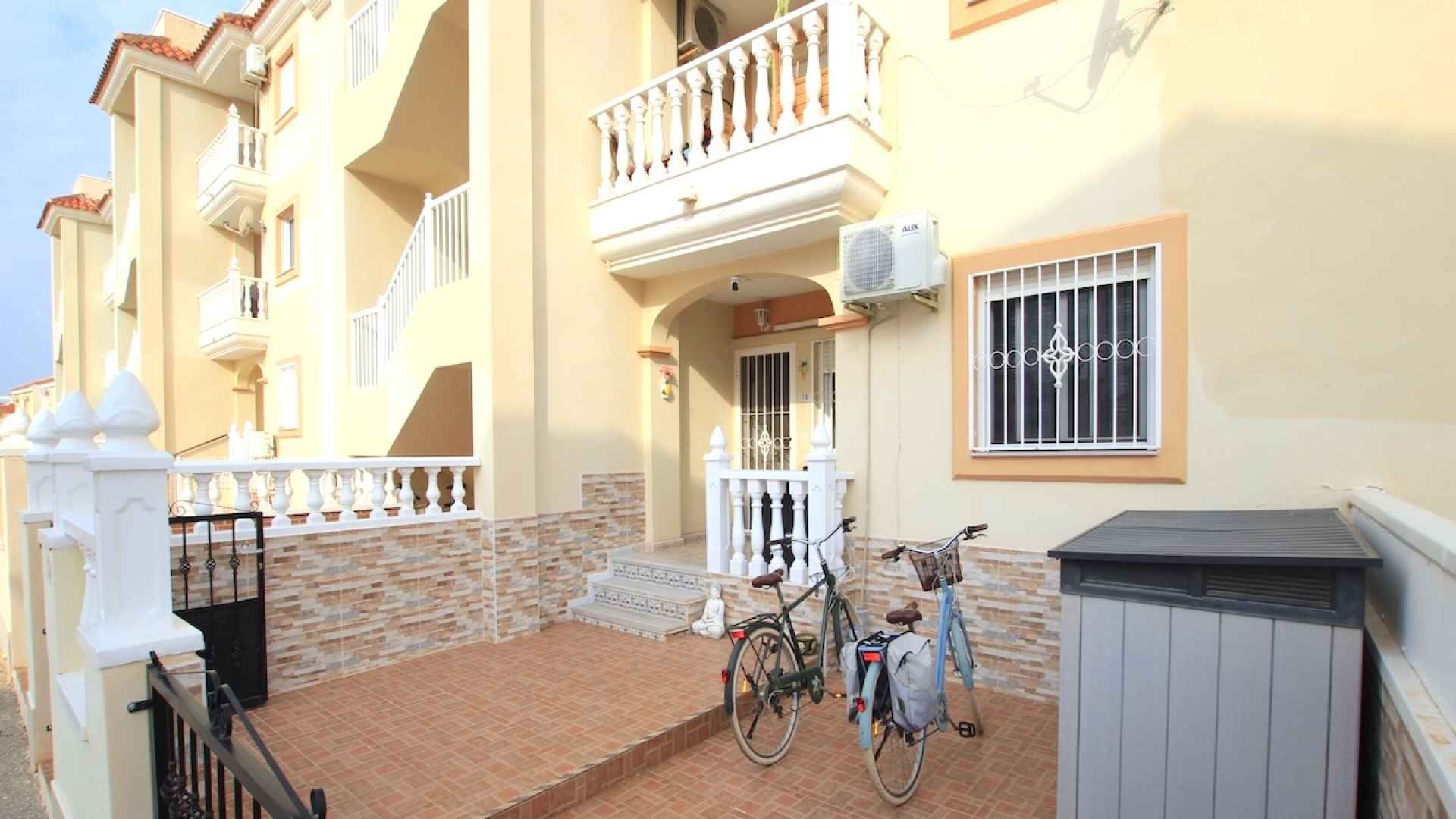 49112_wonderful_2_bed_ground_floor_apartment_with_great_outdoor_space_190825115248_img_5732