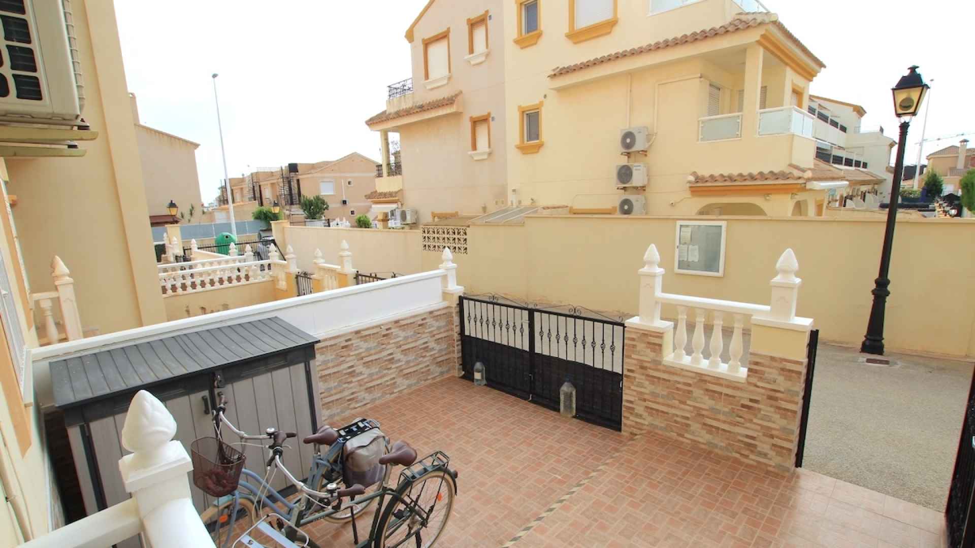 49112_wonderful_2_bed_ground_floor_apartment_with_great_outdoor_space_190825115248_img_5739