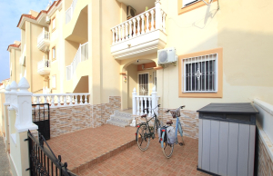 49112_wonderful_2_bed_ground_floor_apartment_with_great_outdoor_space_190825115248_img_5732