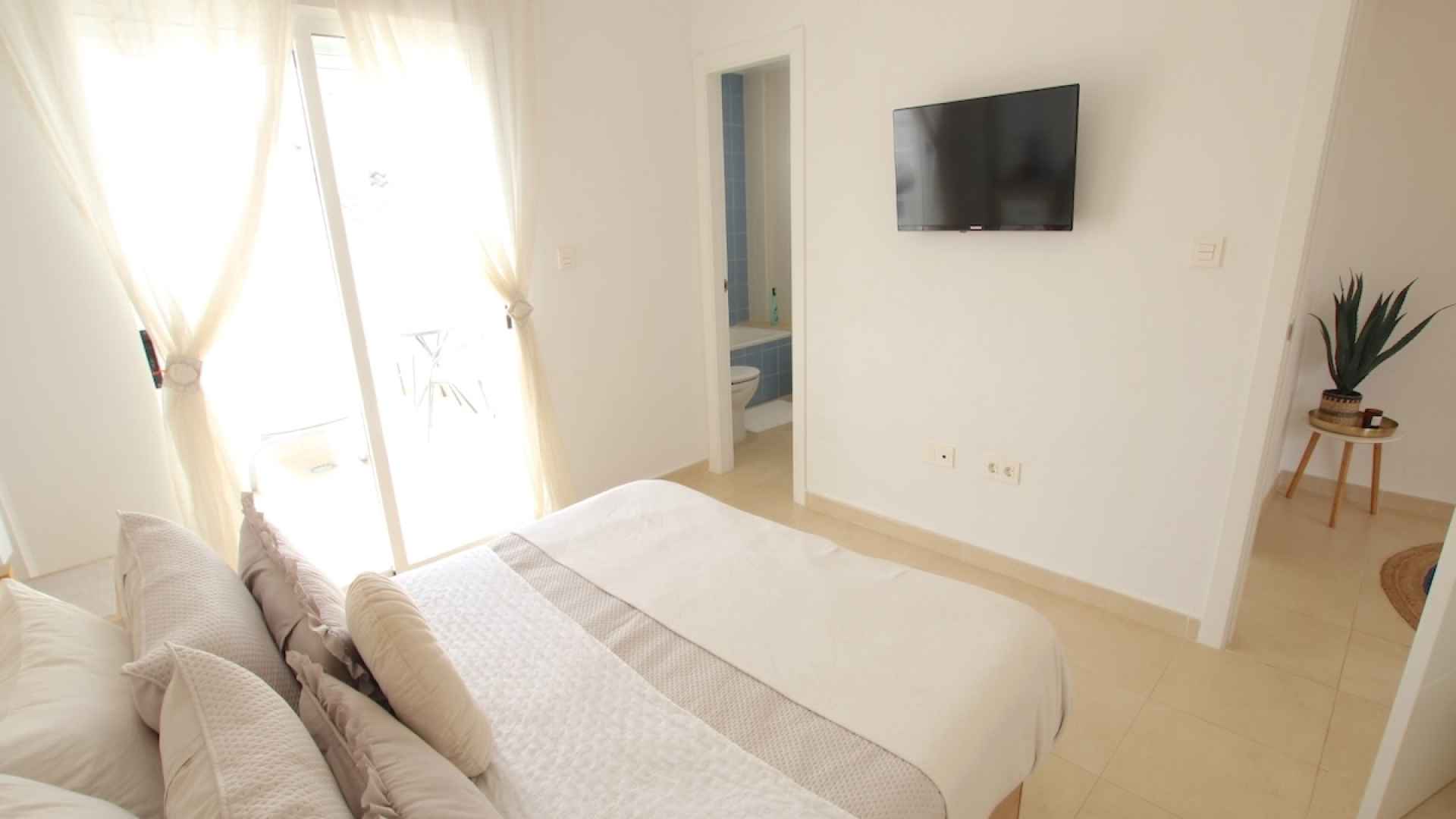 49115_stylish_3_bed_3_bath_semi_detached_villa_with_pool_views_250825141902_img_5972
