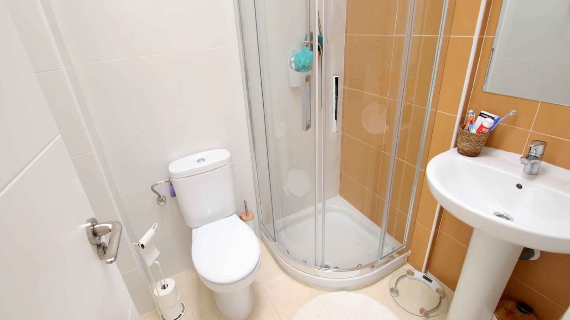 49115_stylish_3_bed_3_bath_semi_detached_villa_with_pool_views_250825141903_img_5964