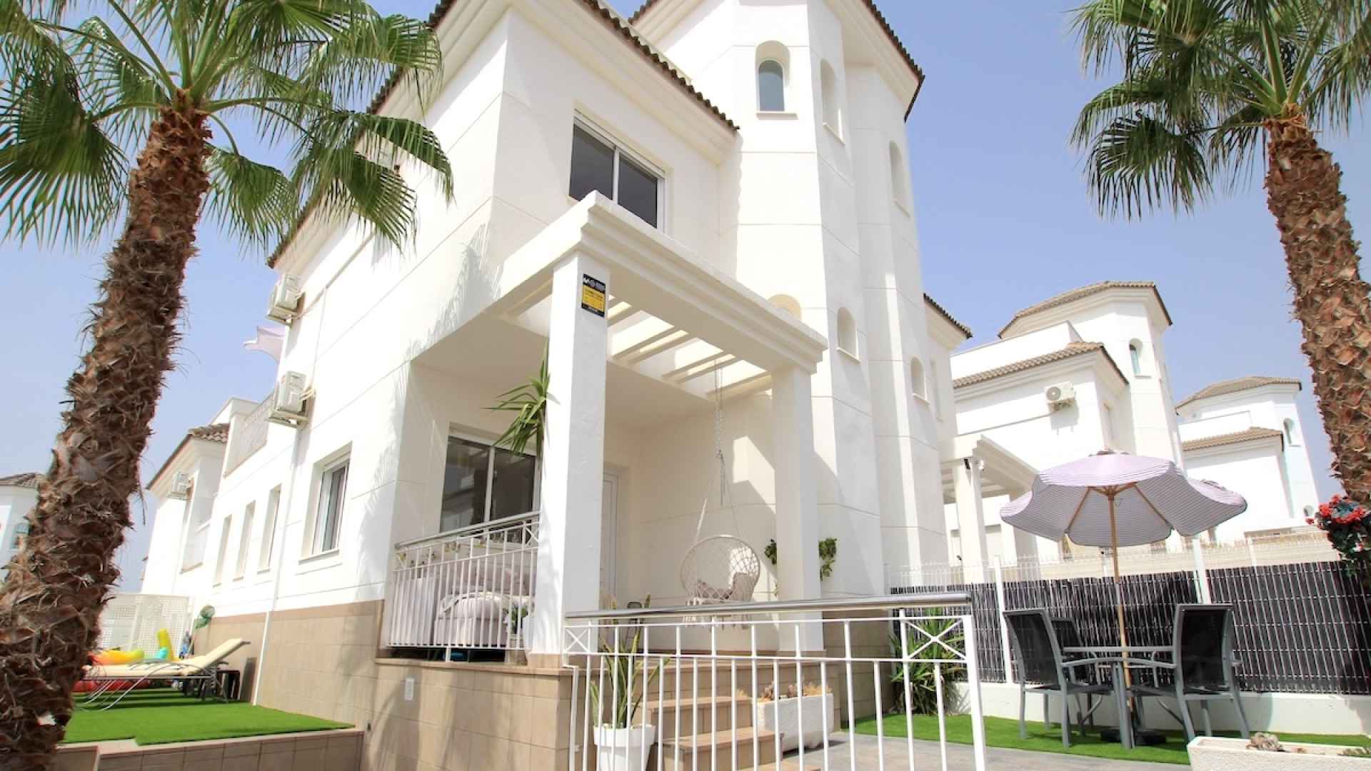 49115_stylish_3_bed_3_bath_semi_detached_villa_with_pool_views_250825141905_img_5903