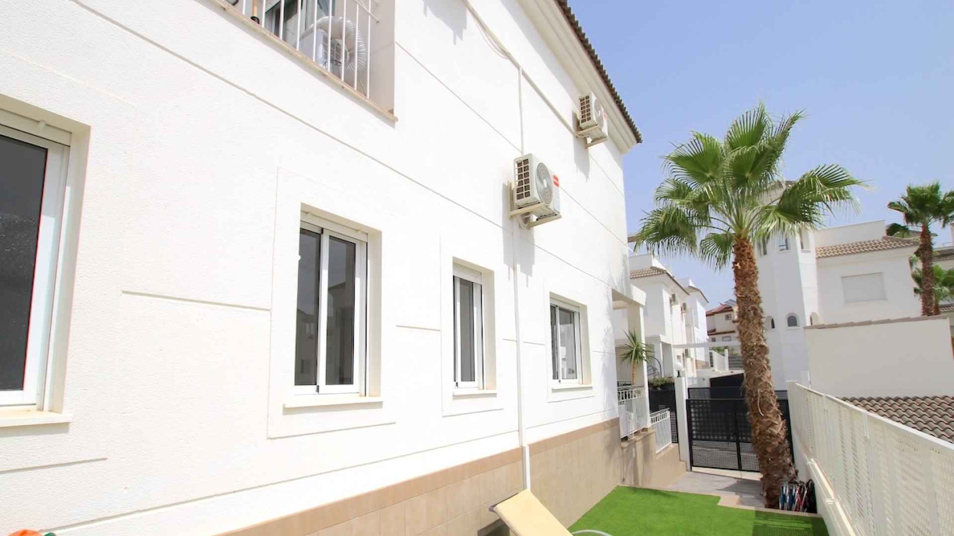 49115_stylish_3_bed_3_bath_semi_detached_villa_with_pool_views_250825141905_img_5909
