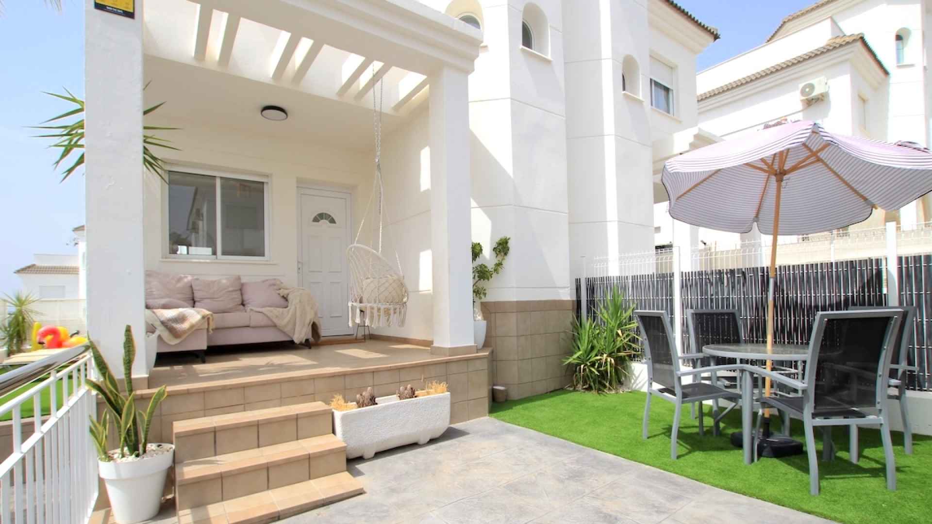 49115_stylish_3_bed_3_bath_semi_detached_villa_with_pool_views_250825141905_img_5910