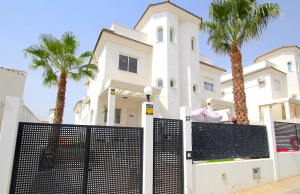 49115_stylish_3_bed_3_bath_semi_detached_villa_with_pool_views_250825141906_img_5901