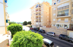 49140_stylish_one_bedroom_apartment_with_sea_views_110925135236_img_6854