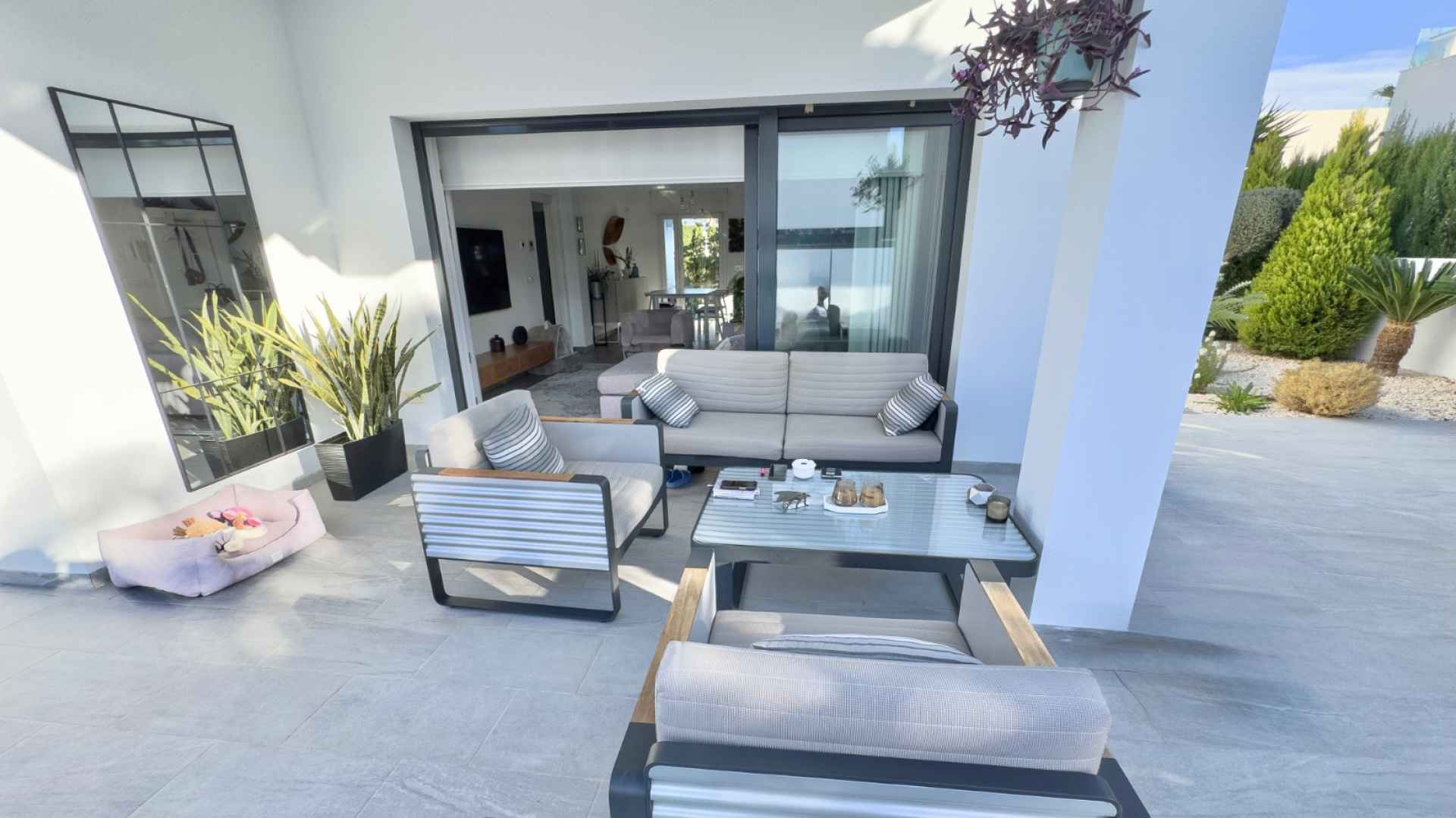 o_1j8as52vk15gp12o01t211op2llt3o