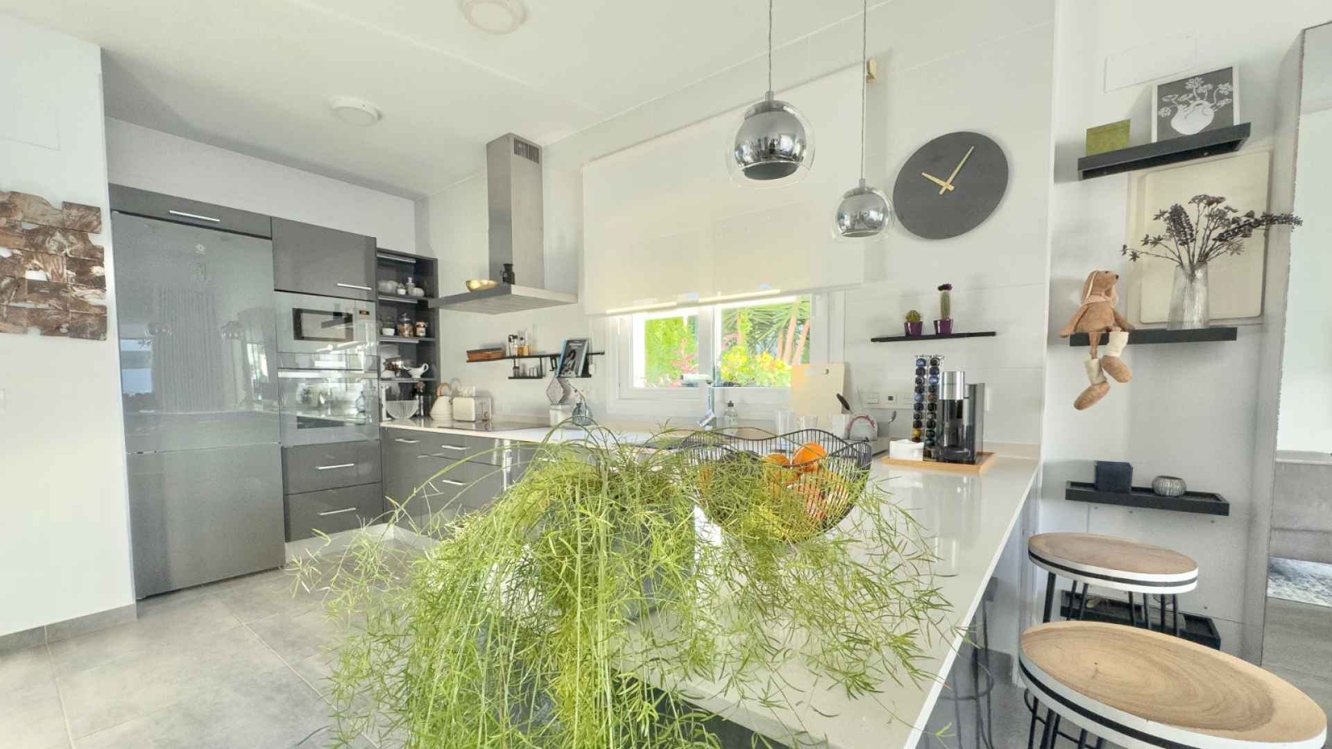 o_1j8as52vk162db2l1t0ss168cj31