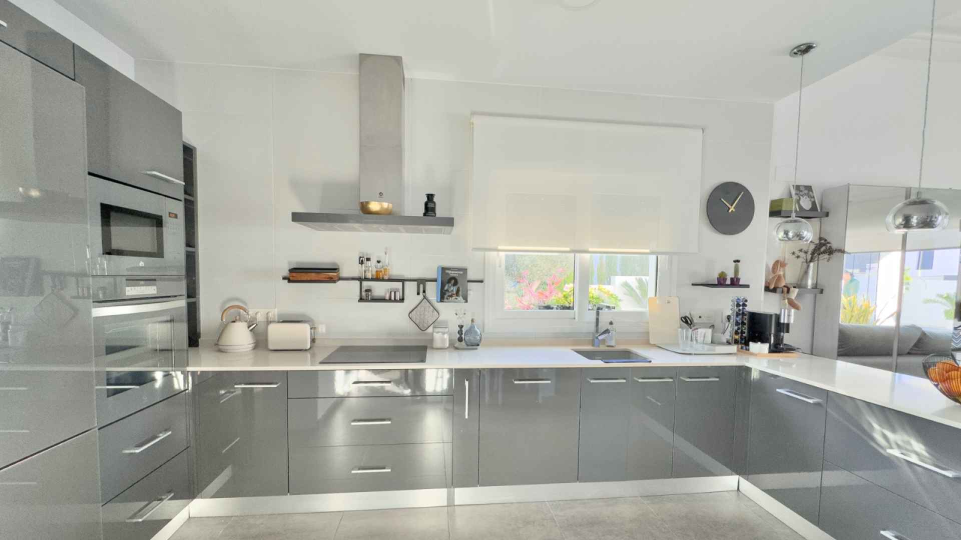 o_1j8as52vkehtsg117s31muv6ff32