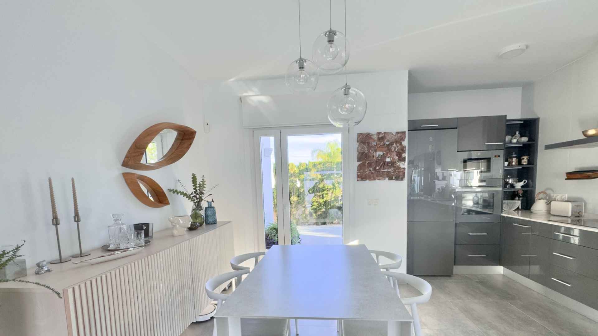 o_1j8as52vkj8699u1nnvrj1ggm2u