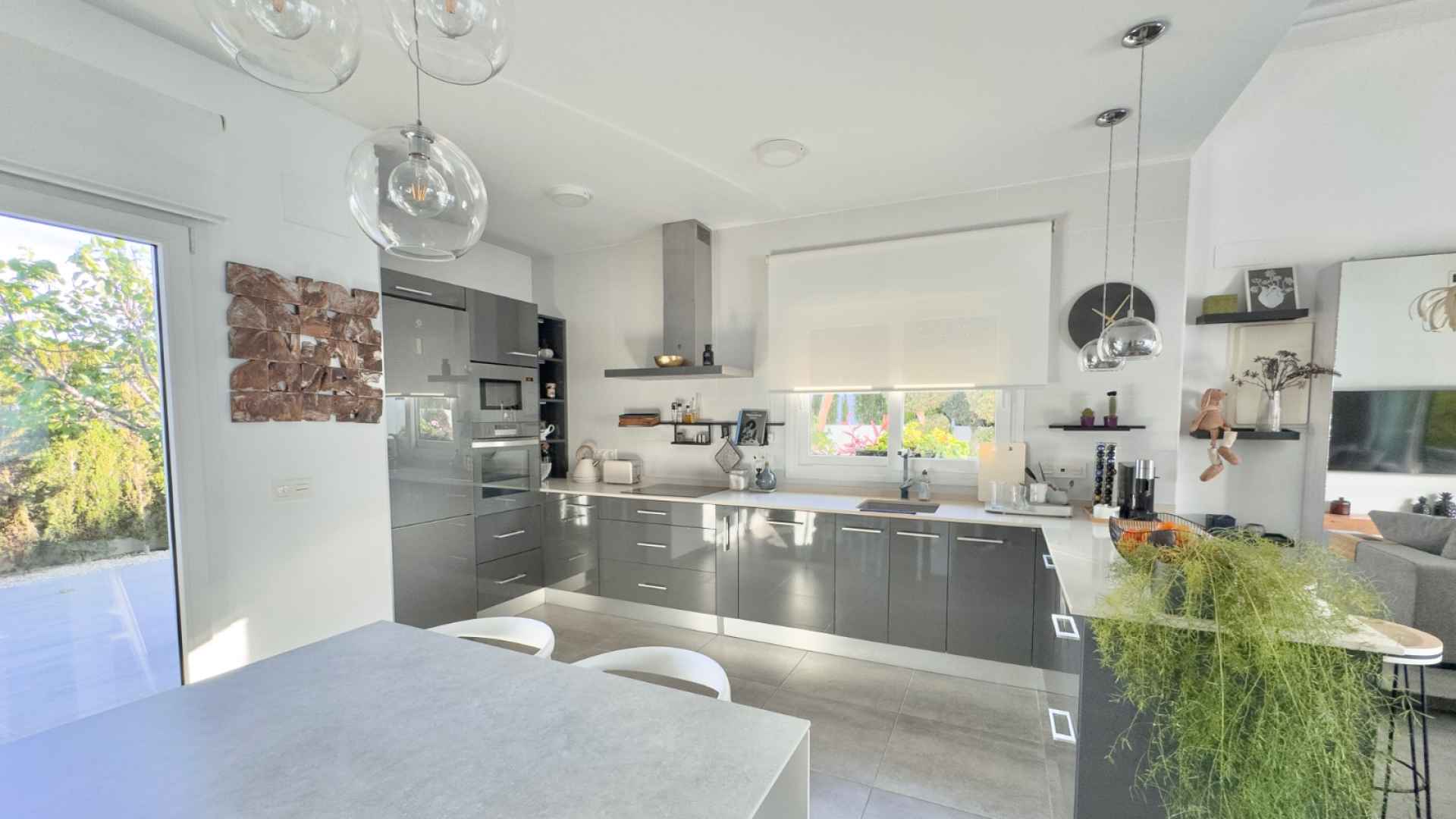 o_1j8as52vkntc1b6orud55o105b33