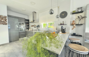 o_1j8as52vk162db2l1t0ss168cj31