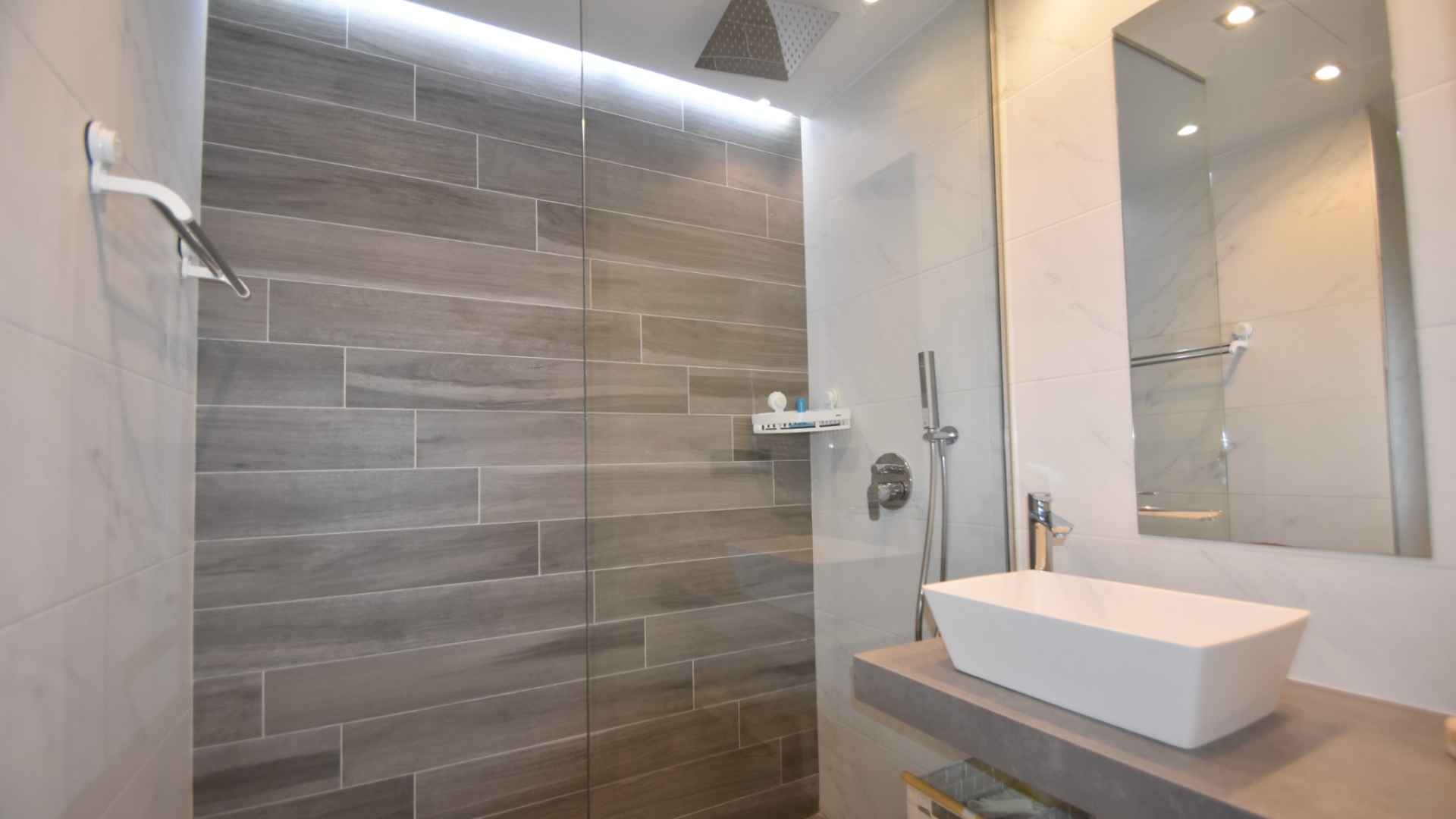 o_1j8te4ibt11a212ec7h51jq36mm26