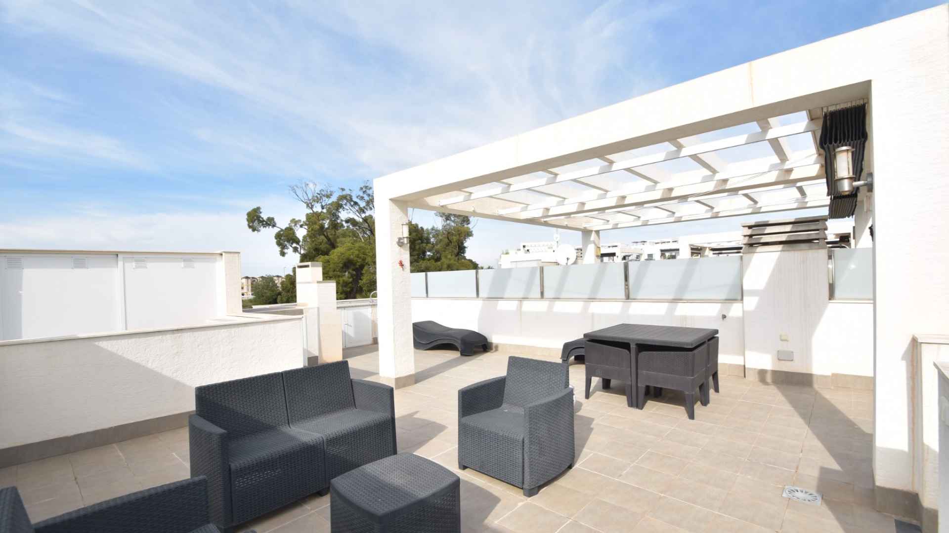 o_1j8te6fde1c915pn14e17rq3a33r