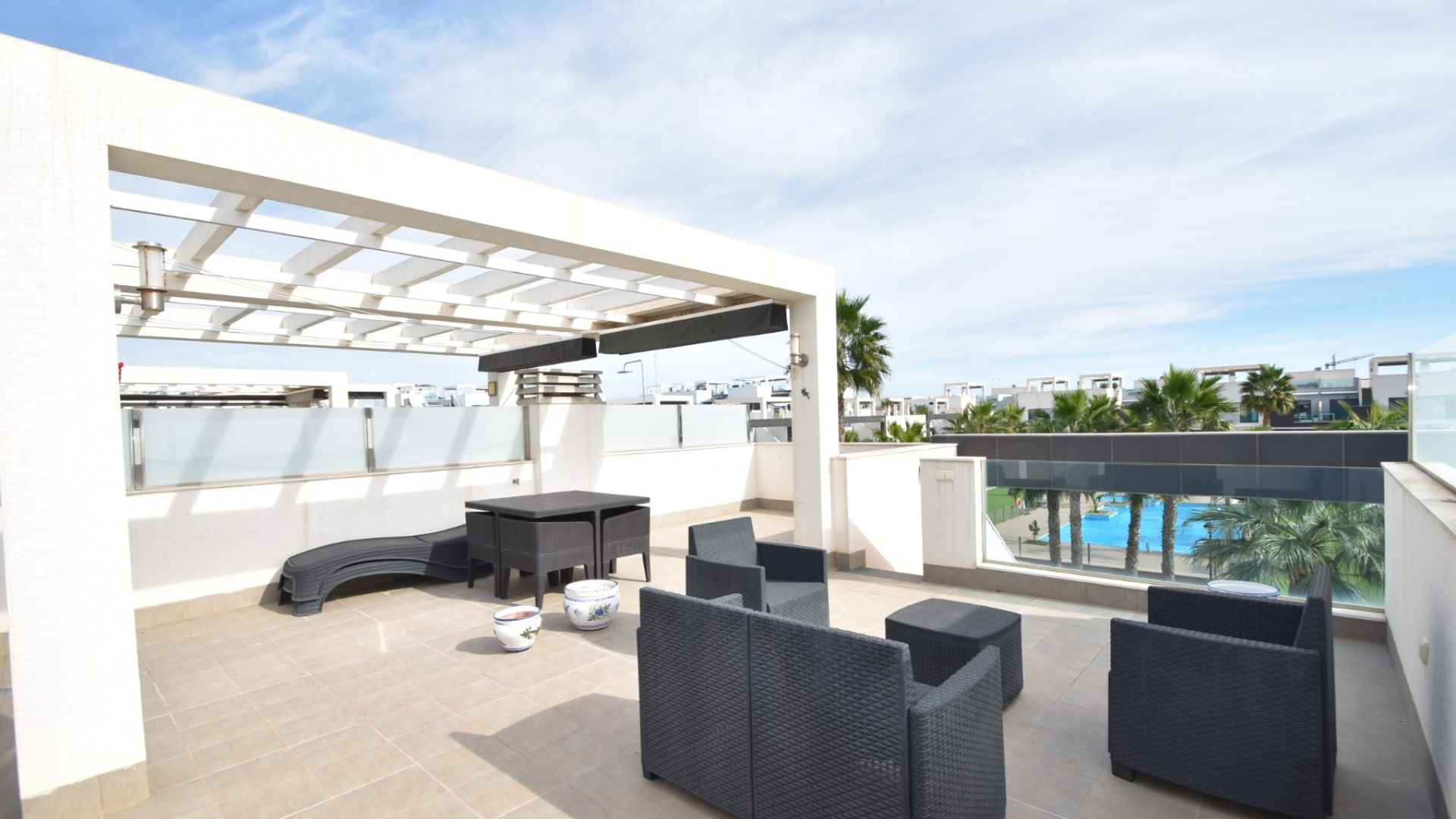 o_1j8te6fdeple1tut72v4111e223s