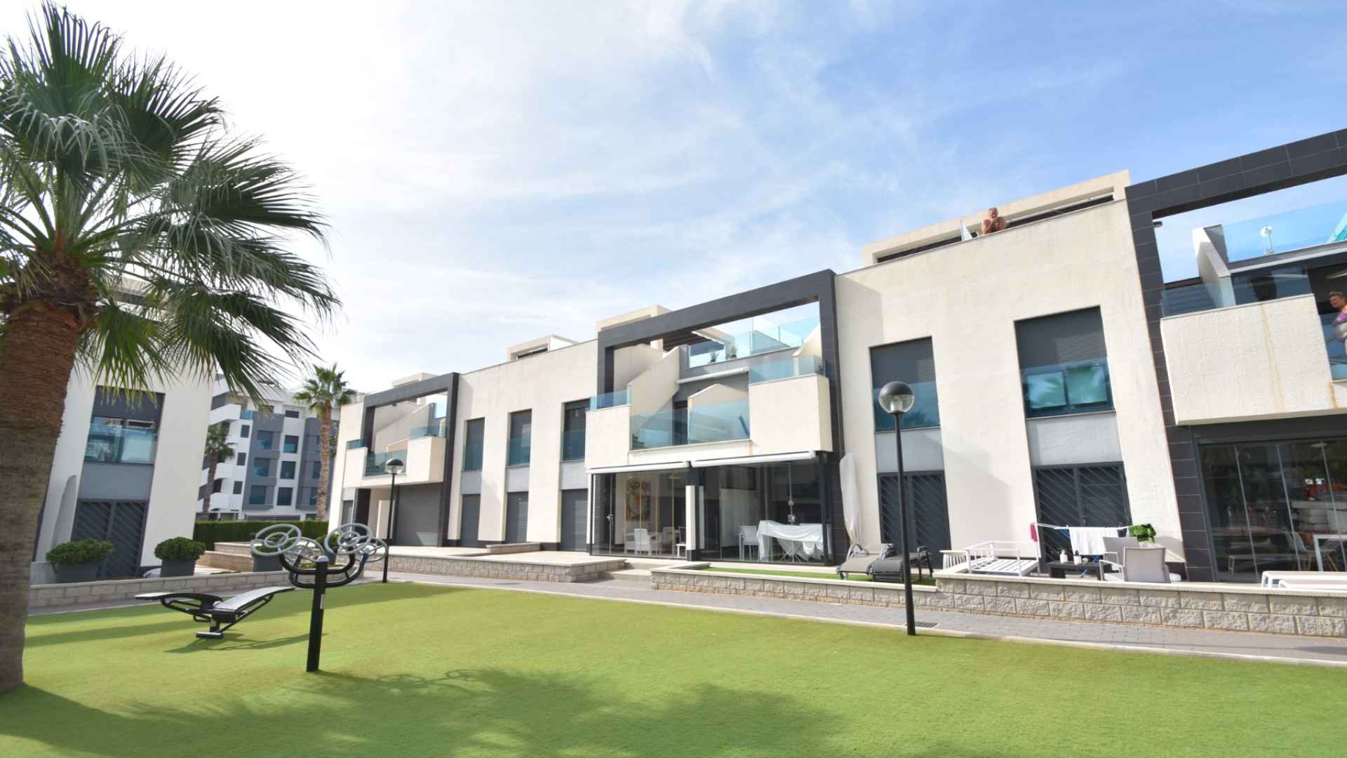 o_1j8te92fmenbkhd1o7m164d1dro7u