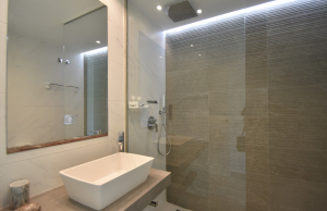 o_1j8te4ibs2gg15rag50pr072d23