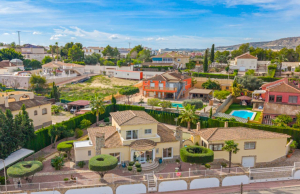 200-4869, Five Bedroom Detached Villa In Castillo De Montemar.