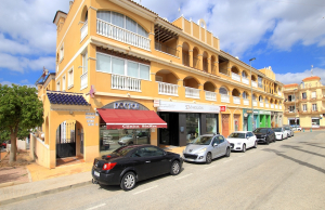 49160_fabulous_2_bedroom_duplex_style_townhouse_village_setting_071025183338_img_8180