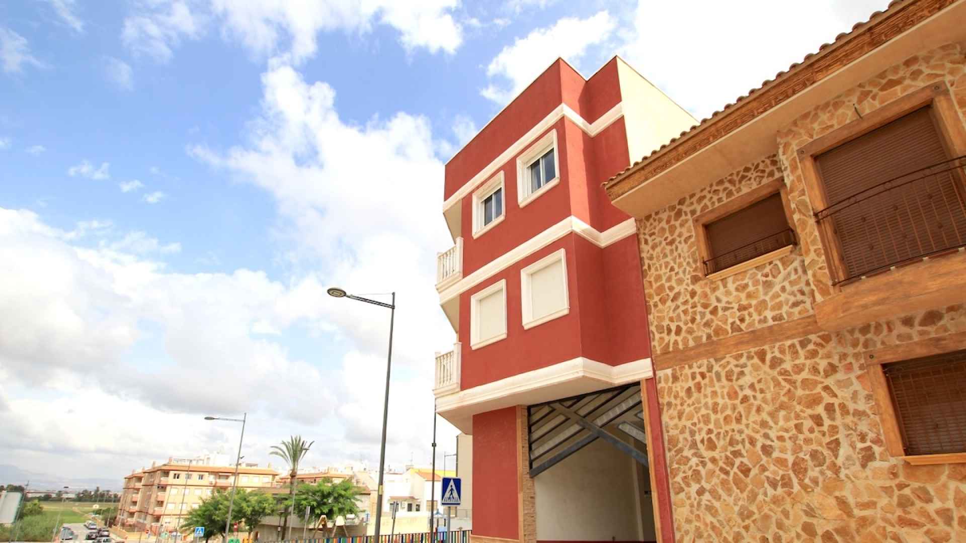 49171_stunning_2_bed_corner_apartment_with_a_mountain_backdrop_131025135848_img_8638