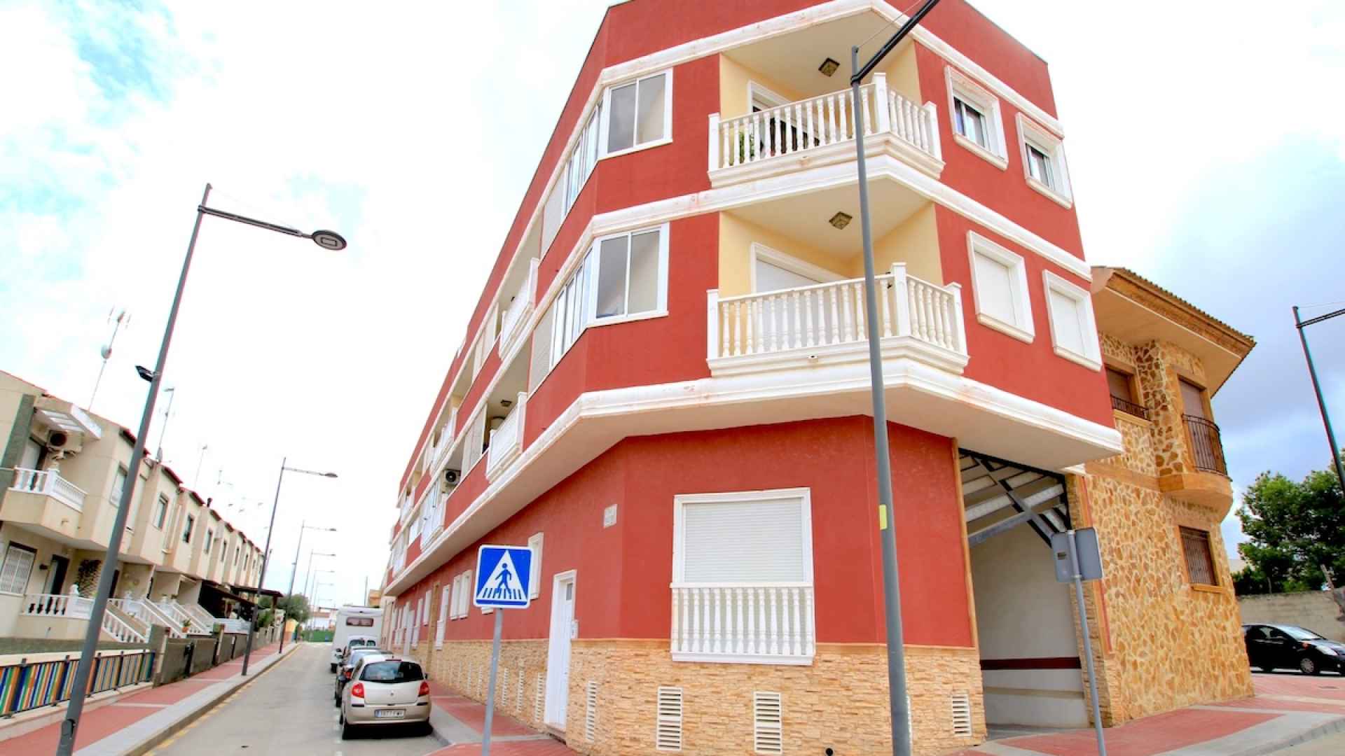 49171_stunning_2_bed_corner_apartment_with_a_mountain_backdrop_131025135848_img_8640