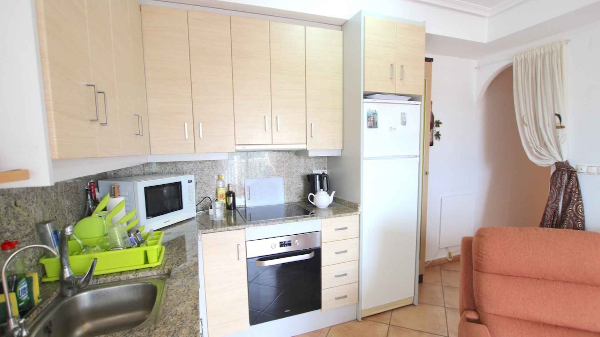 49171_stunning_2_bed_corner_apartment_with_a_mountain_backdrop_131025135848_img_8698