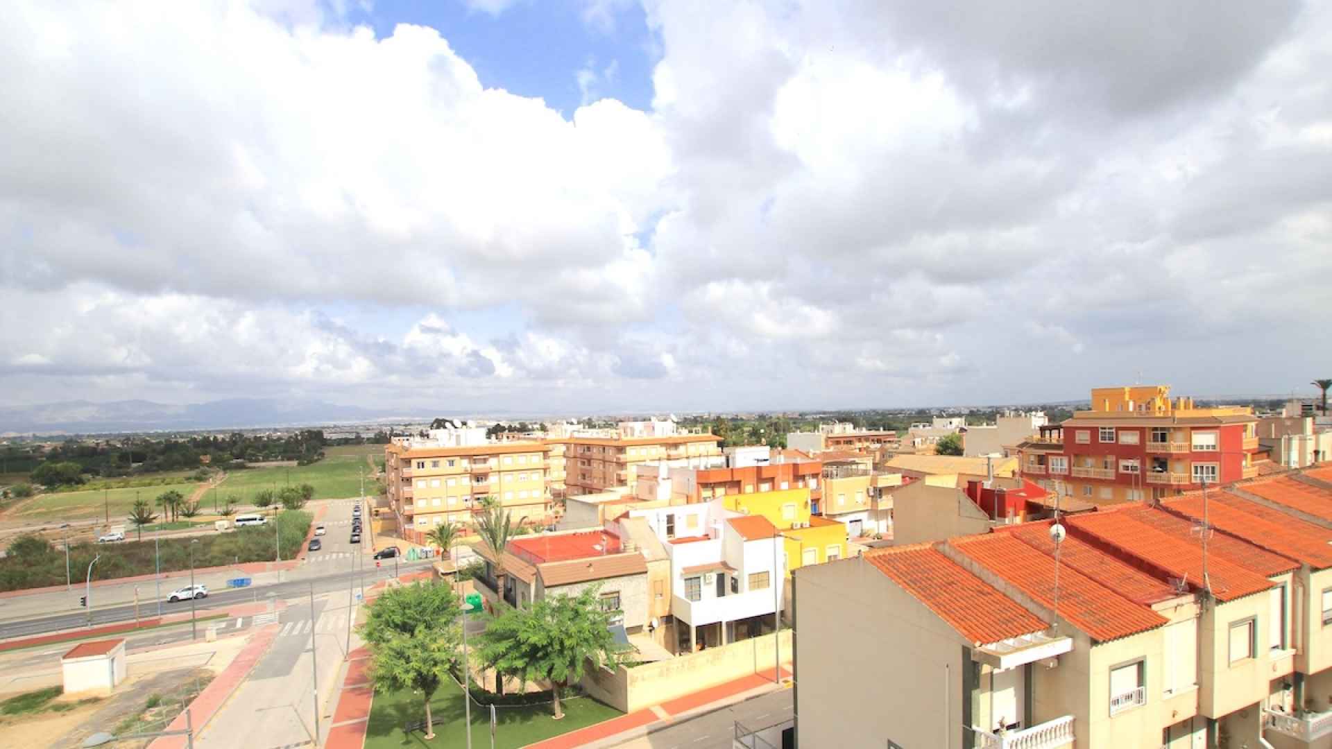 49171_stunning_2_bed_corner_apartment_with_a_mountain_backdrop_131025135848_img_8723