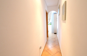 49171_stunning_2_bed_corner_apartment_with_a_mountain_backdrop_131025135844_img_8657