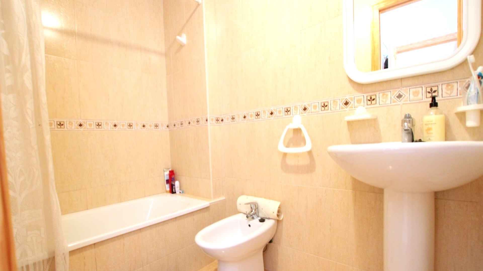 49183_spacious_2_bedroom_2_bathroom_apartment_with_secure_parking_201025154002_img_9198