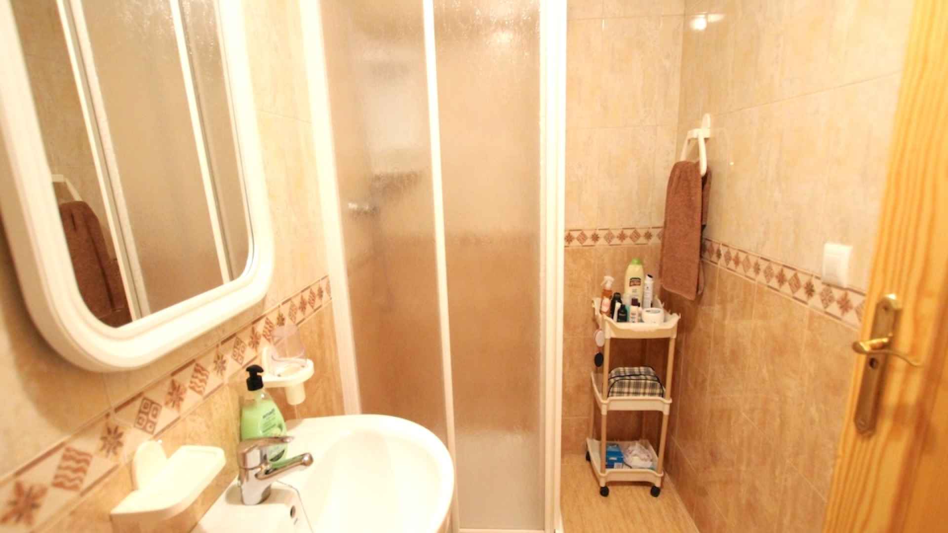 49183_spacious_2_bedroom_2_bathroom_apartment_with_secure_parking_201025154004_img_9195