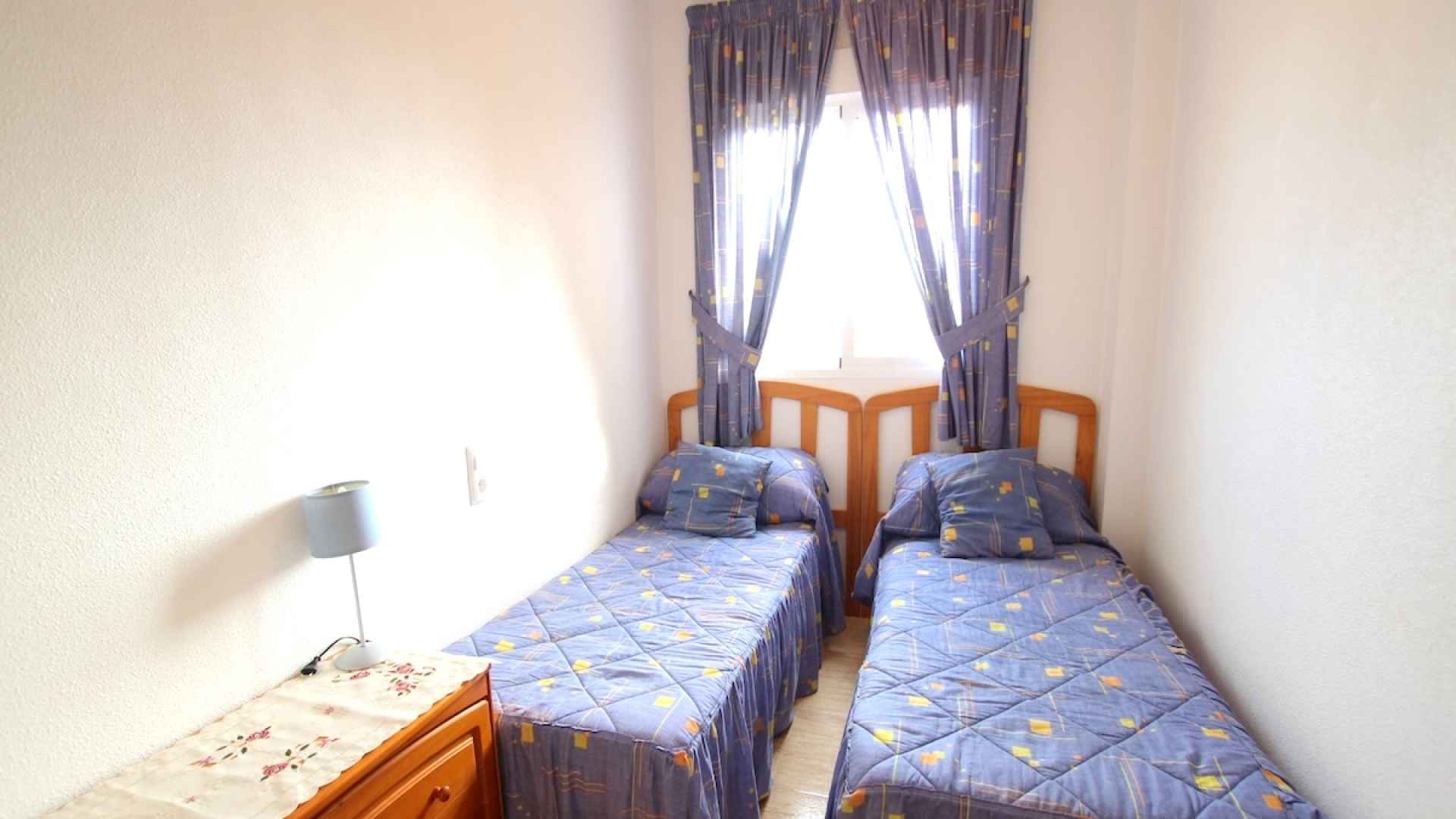 49183_spacious_2_bedroom_2_bathroom_apartment_with_secure_parking_201025154008_img_9186