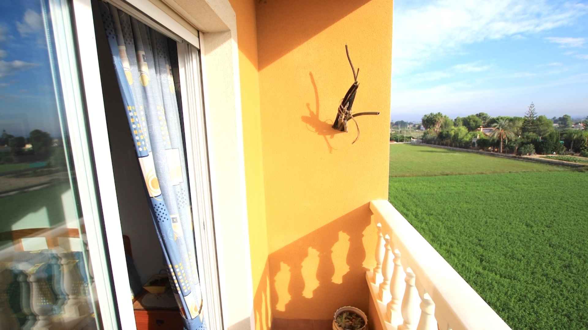 49183_spacious_2_bedroom_2_bathroom_apartment_with_secure_parking_201025154010_img_9210