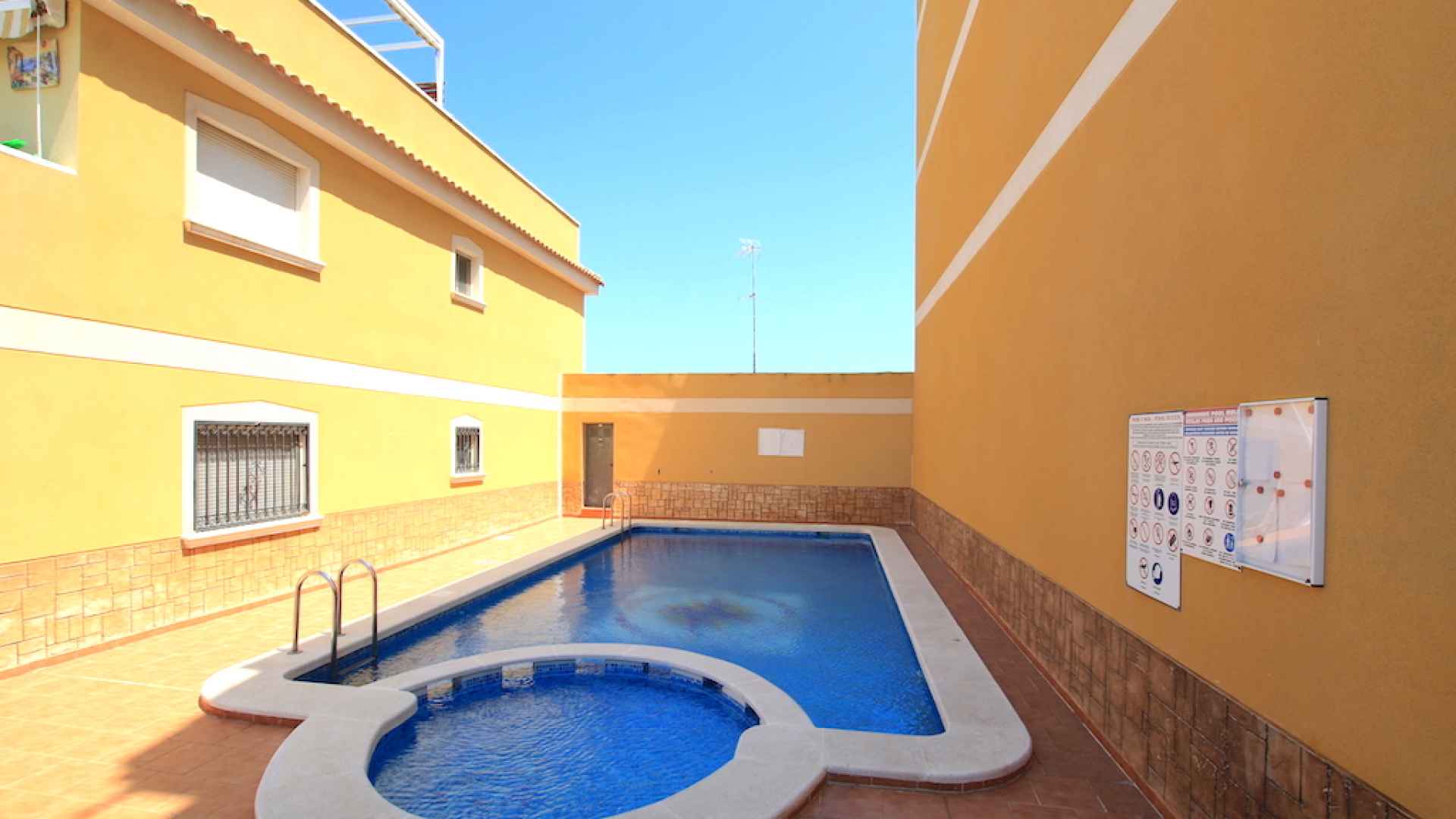 49183_spacious_2_bedroom_2_bathroom_apartment_with_secure_parking_201025154010_pool