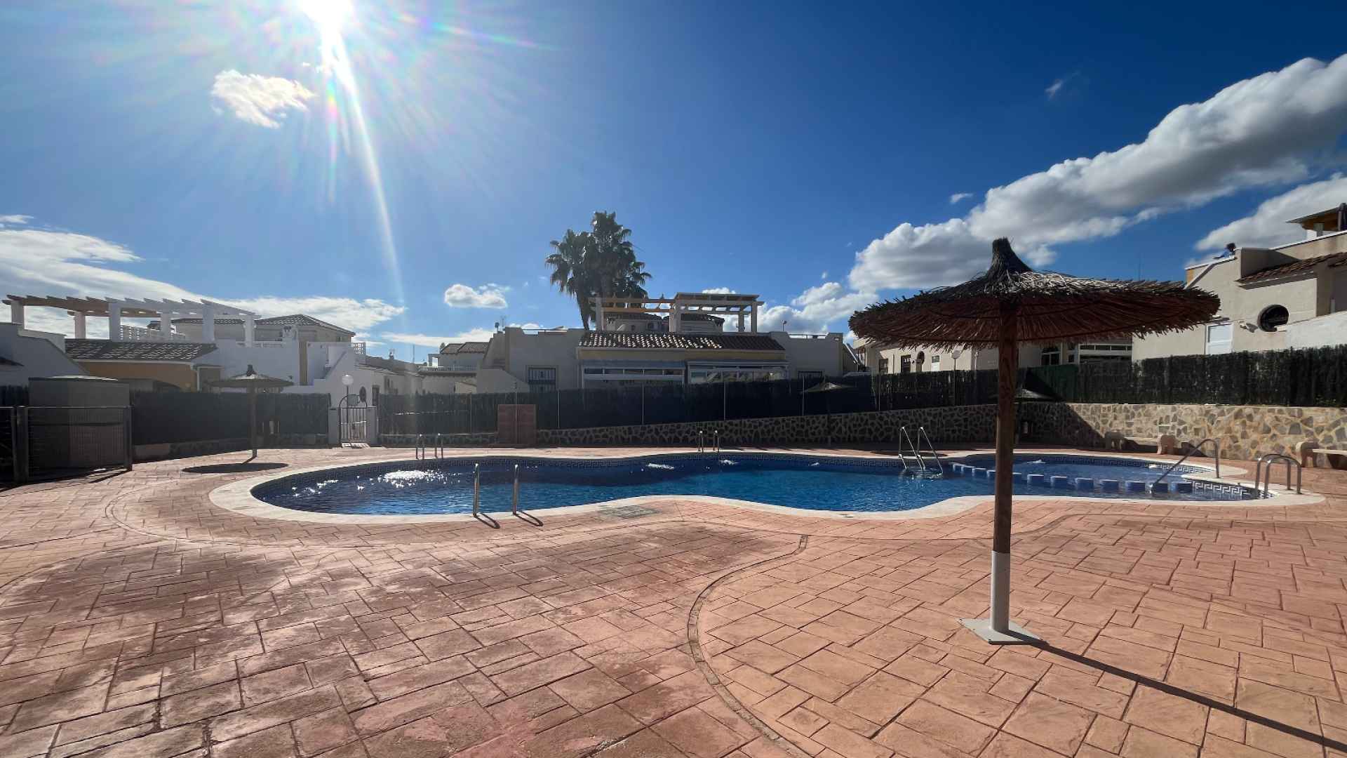 o_1jaccsur556317f5bpi1q0ba3c38