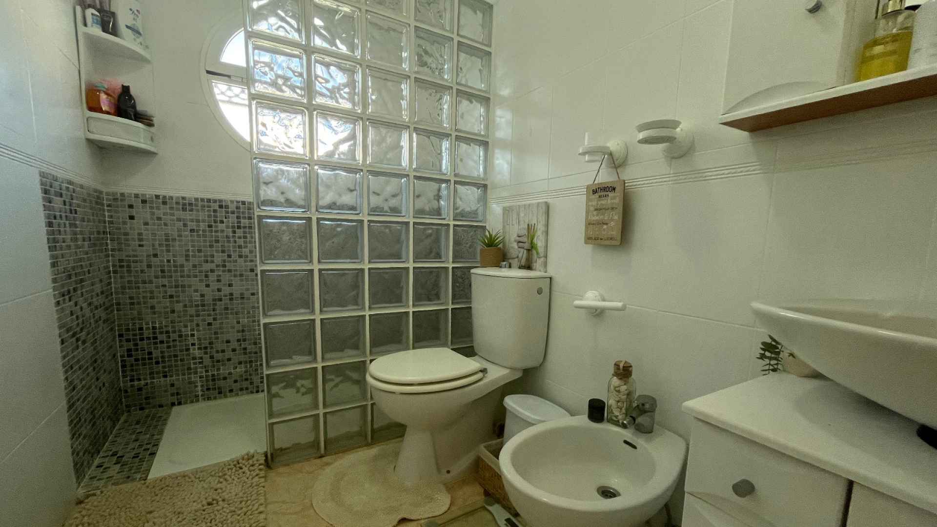 o_1jaccsur61bfgl2b1sob1brdl1h3v