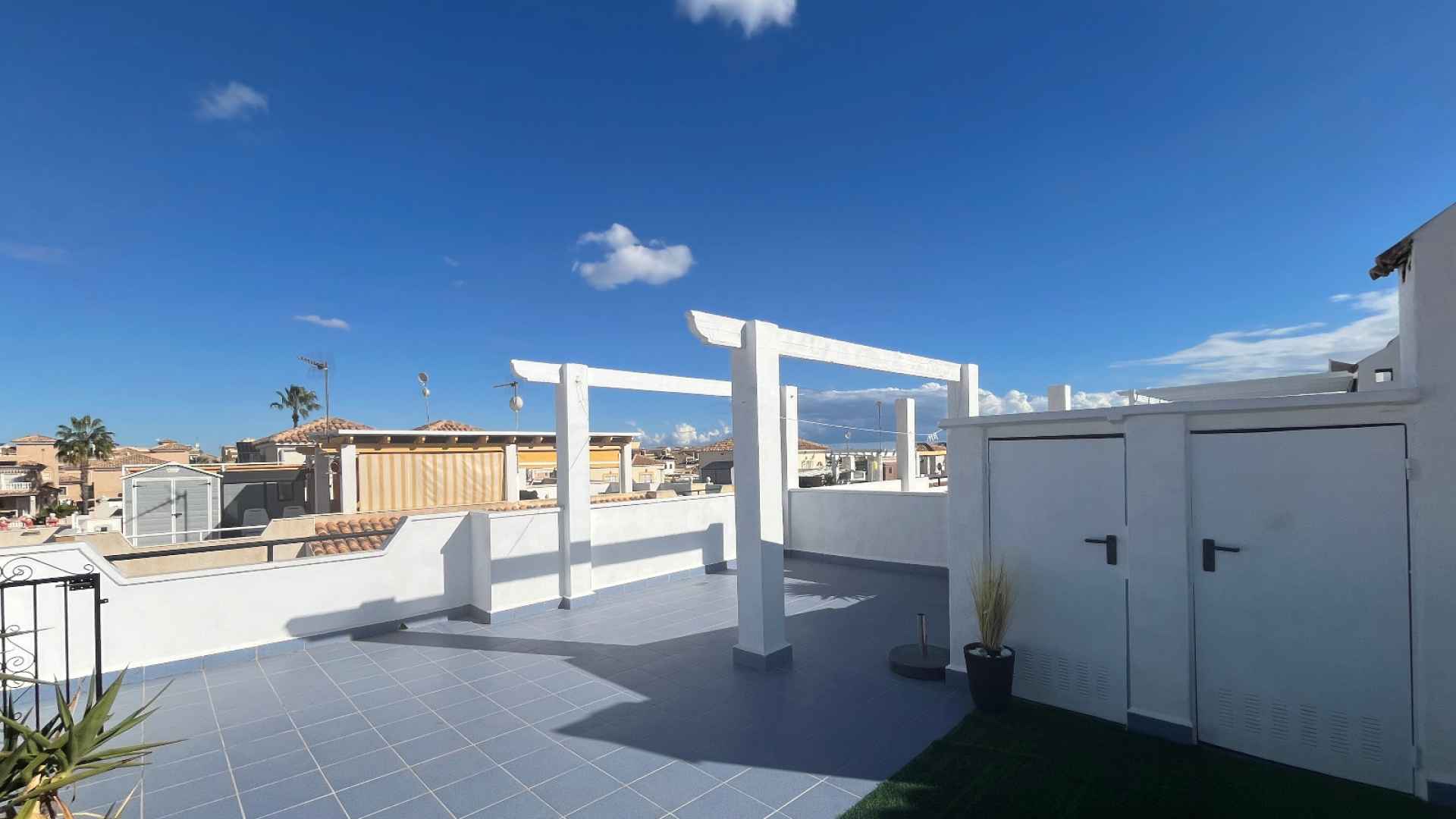 o_1jaccsur6gnplli1mgu1gql1bh84b