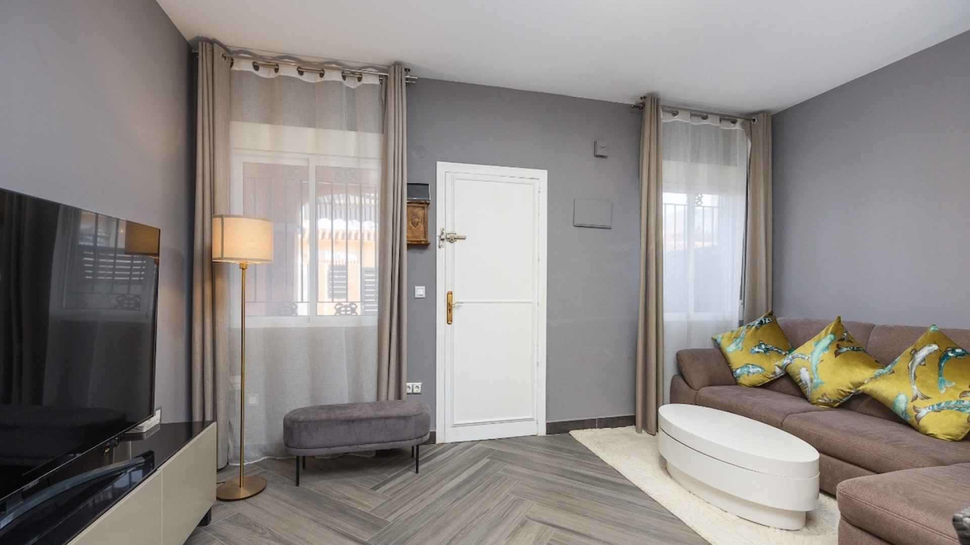 49255_beautiful_two_bedroom_townhouse_with_pool_views_091225103040_photo_2025_12_02_11_40_44