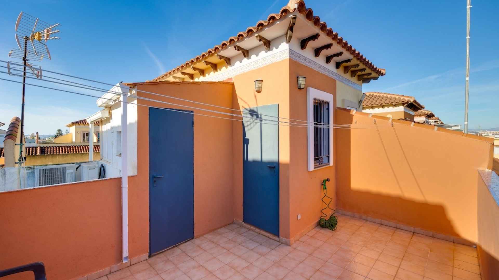 49255_beautiful_two_bedroom_townhouse_with_pool_views_091225103042_photo_2025_12_02_11_41_07