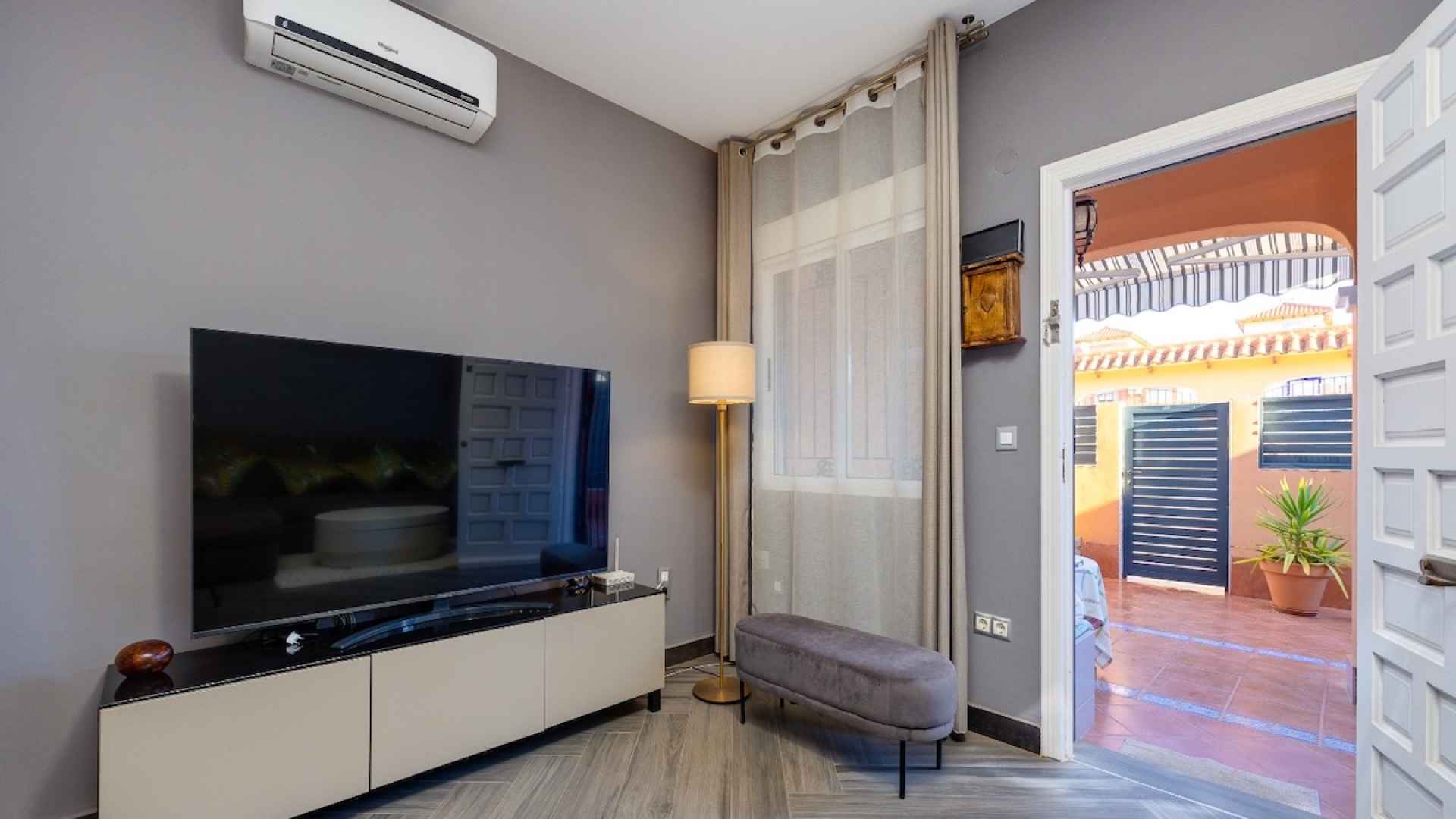 49255_beautiful_two_bedroom_townhouse_with_pool_views_091225103043_photo_2025_12_02_11_40_34